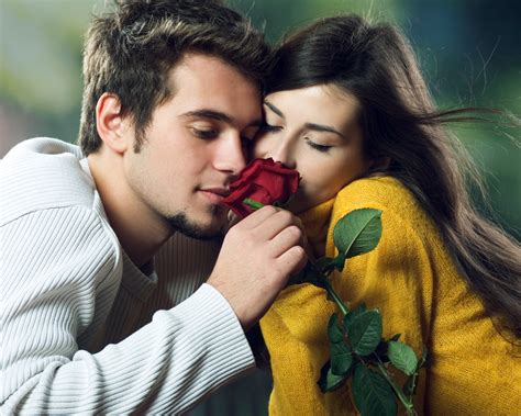 romantic love couple images hd|beautiful love couple picture.